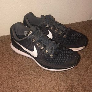 Black and white Nike Zoom Pegasus 34